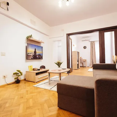 Old Town Comfort & Stylish *