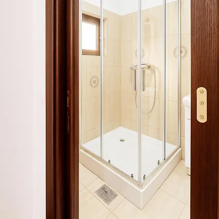 Old Town Comfort & Stylish *