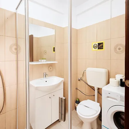 Old Town Comfort & Stylish *