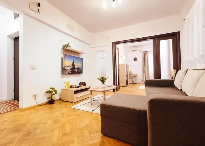 Old Town Comfort & Stylish *