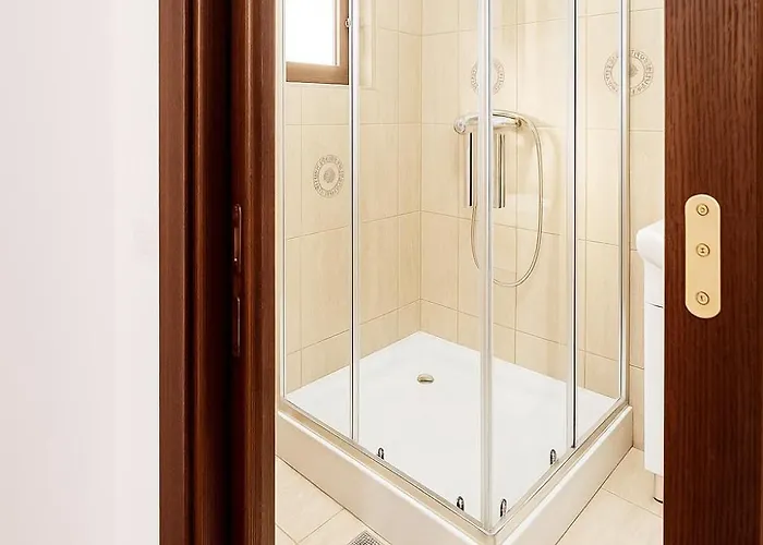 Old Town Comfort & Stylish *