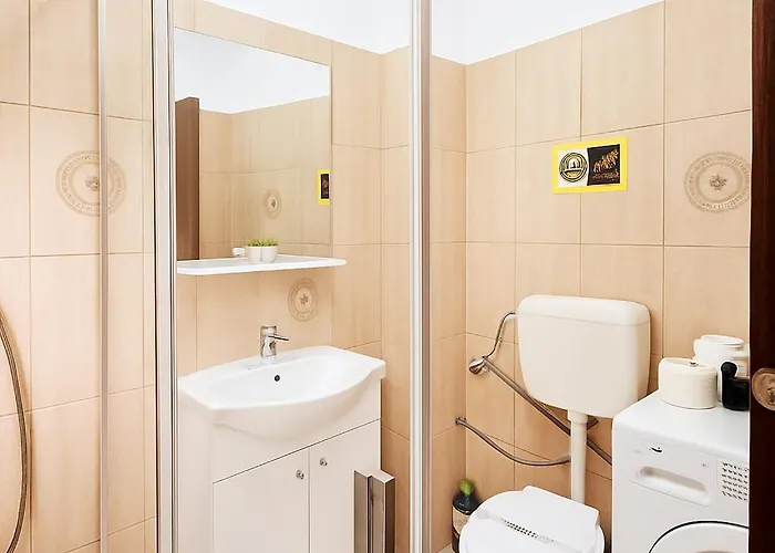 Old Town Comfort & Stylish *