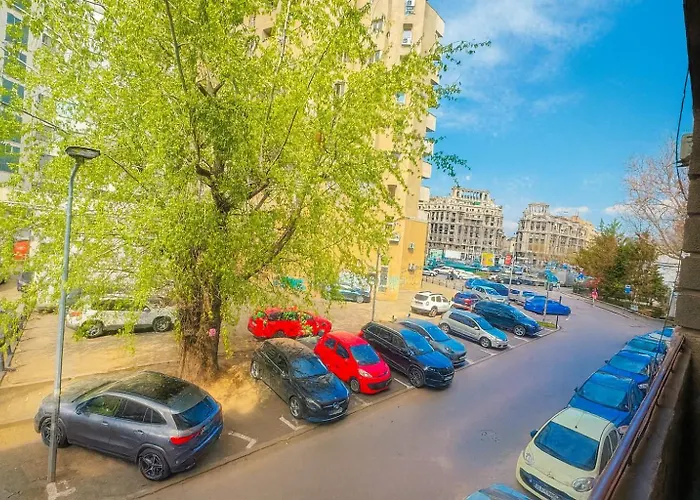 Old Town Comfort & Stylish *