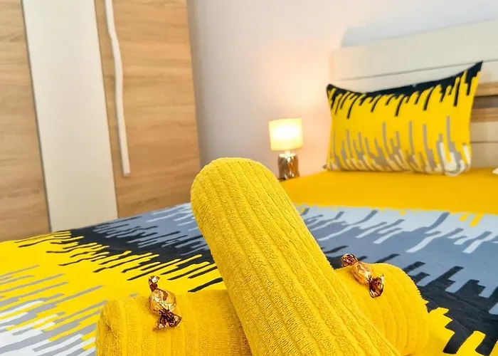 Апартаменти Old Town Comfort & Stylish